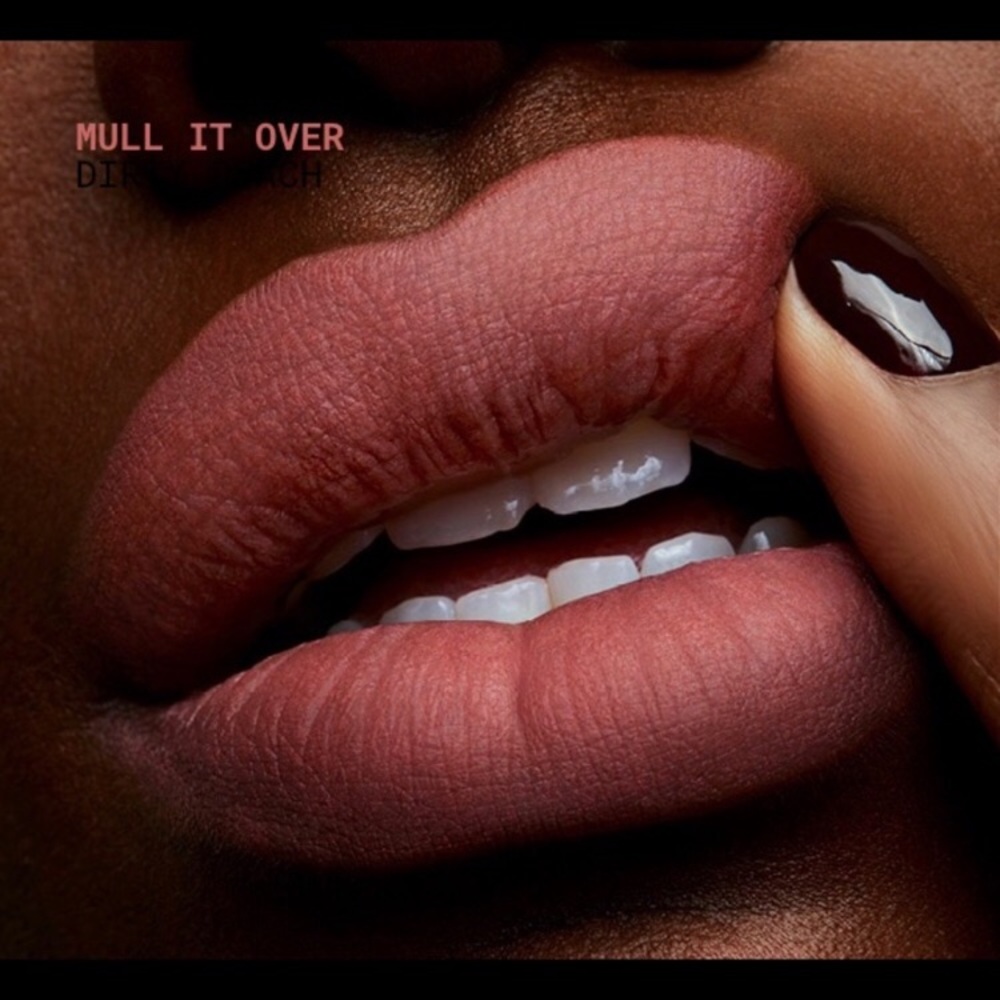 🆕 | 🖤 M•A•C Mull It Over Lipstick